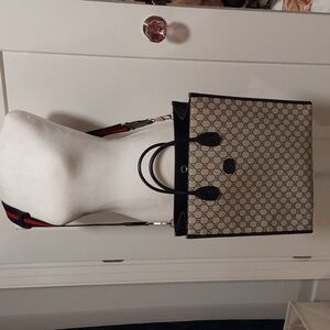 Authentic! Gucci GG Interlocking Large Leather Tote Bag